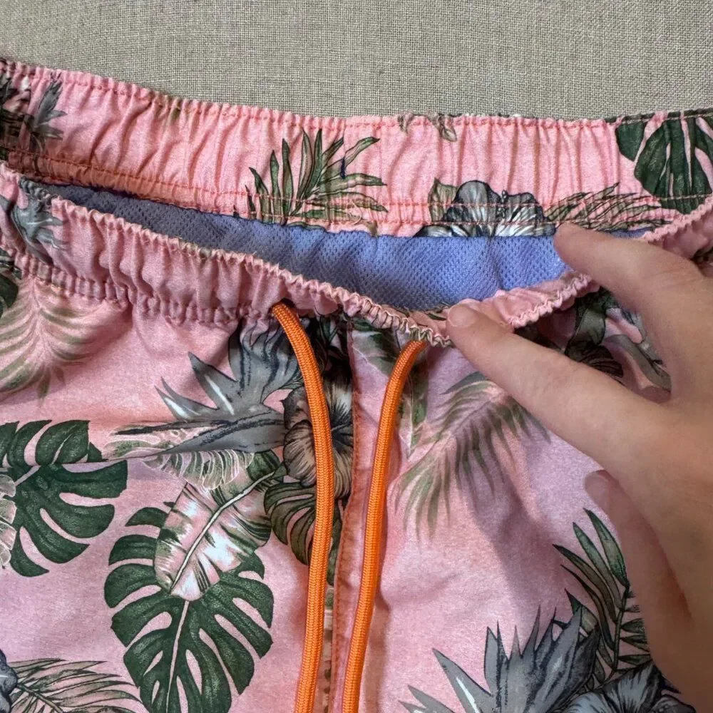 Tommy Bahama Men’s Swim Trunks Medium Pink Tropical Hibiscus Leaf Print